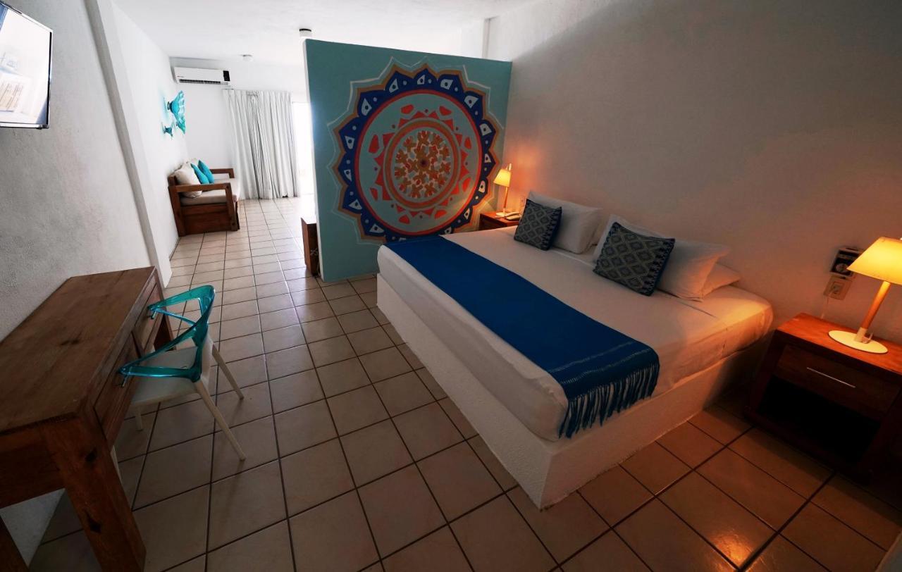 Emperador Vallarta Beachfront Hotel&suites
