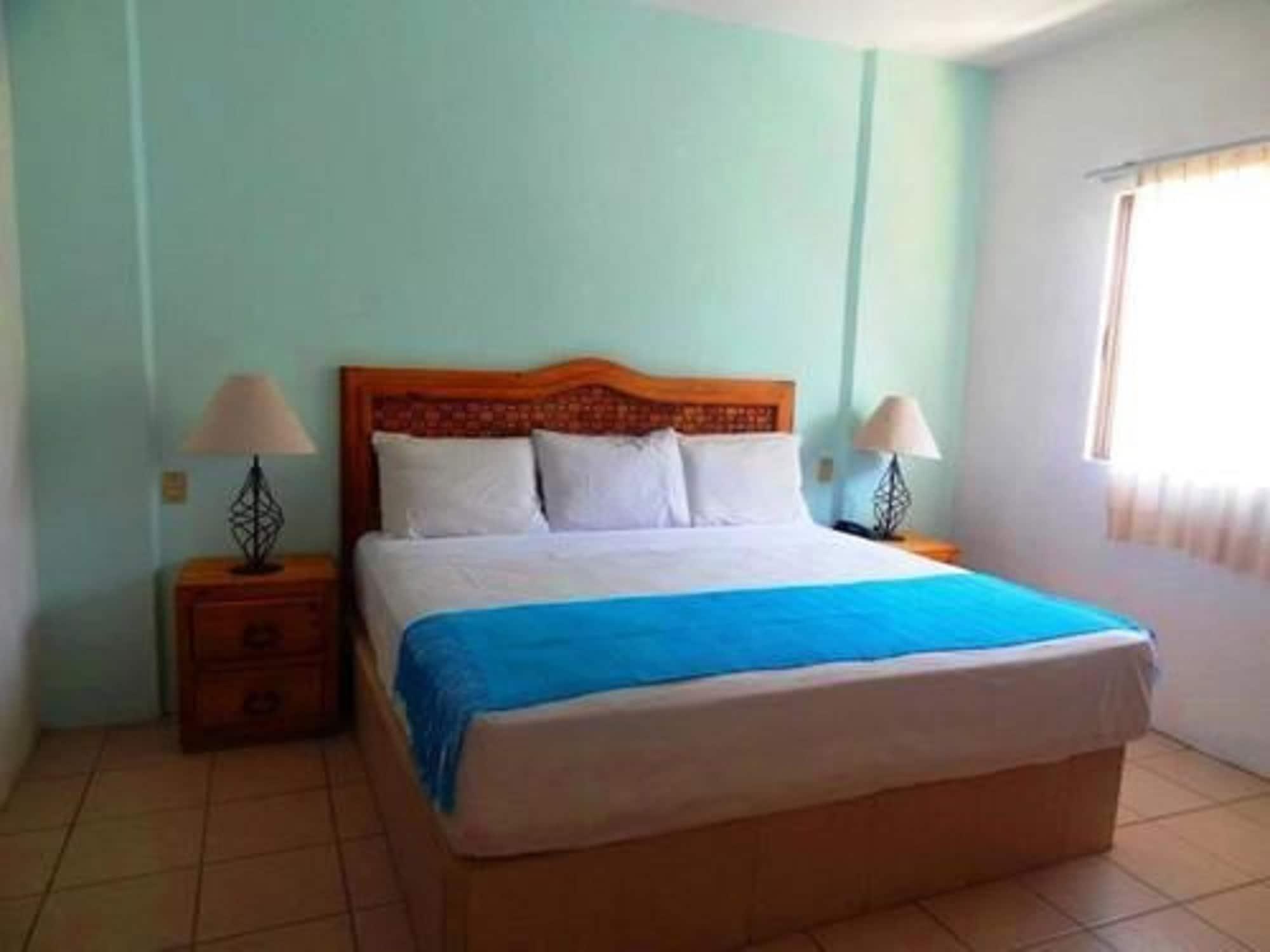 Hotel Emperador Vallarta Beachfront Hotel&suites