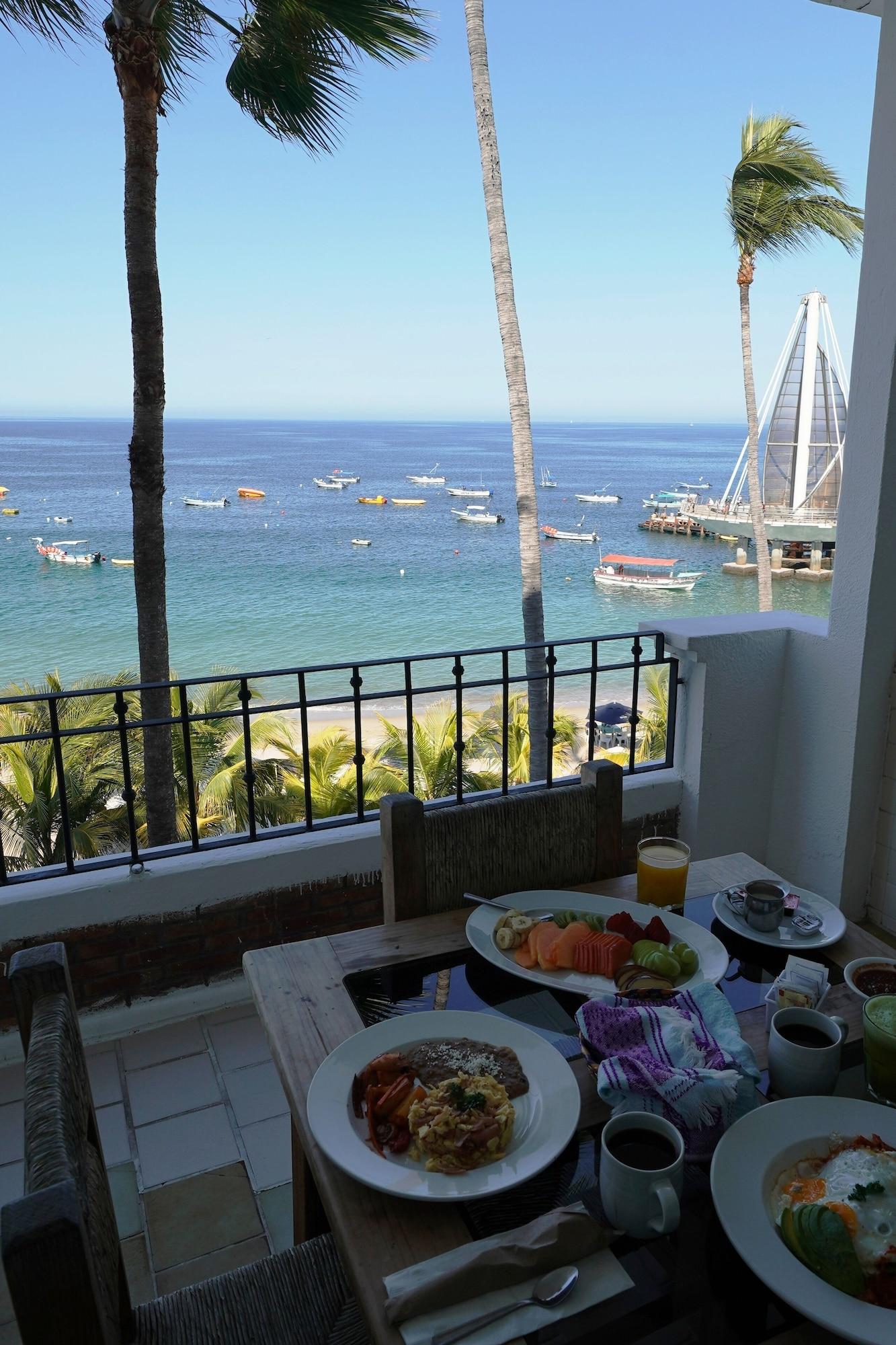Hotel Emperador Vallarta Beachfront Hotel&suites Puerto Vallarta
