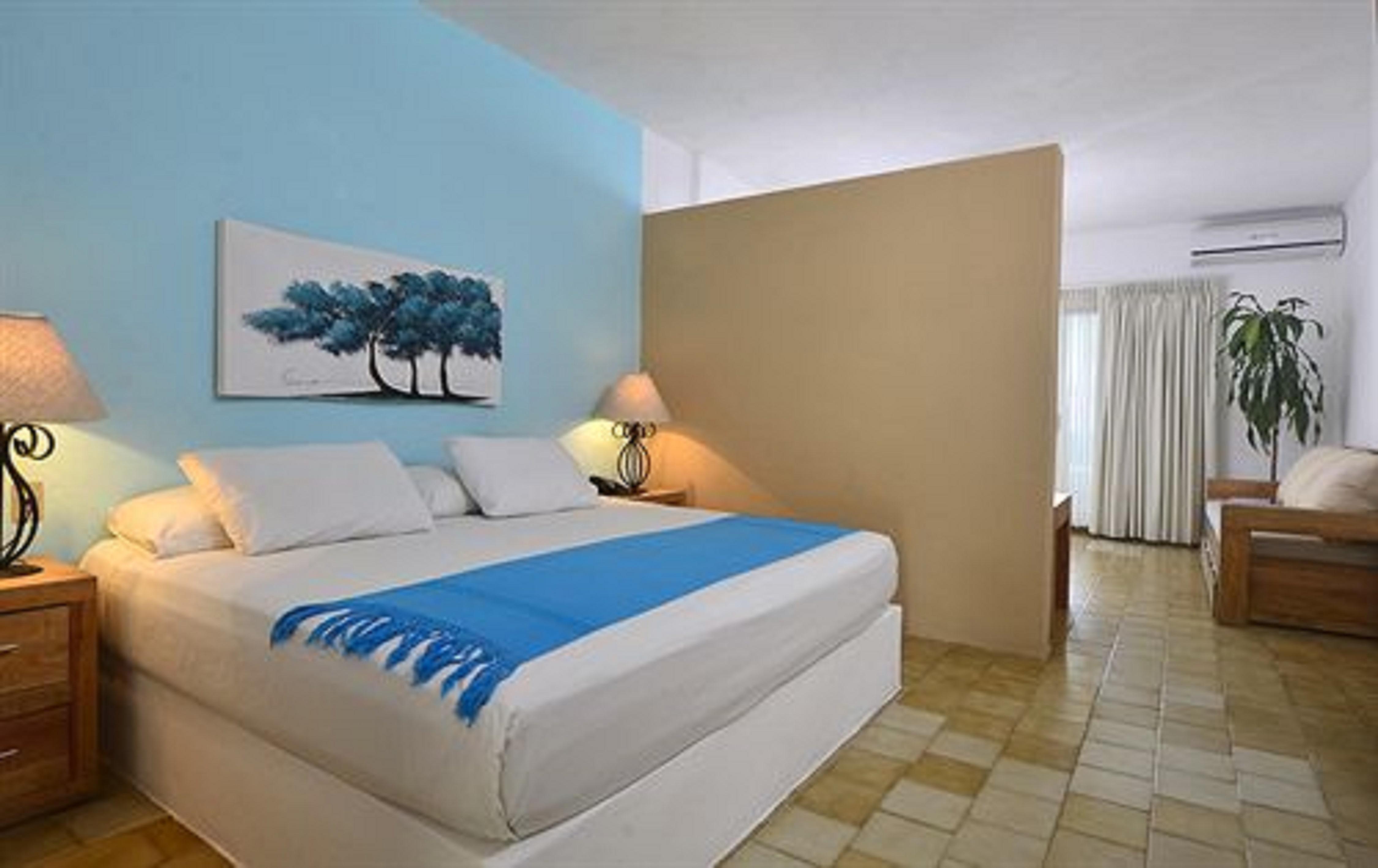 Hotel Emperador Vallarta Beachfront Hotel&suites