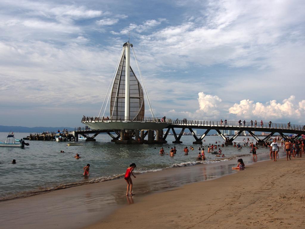 Hotel Emperador Vallarta Beachfront Hotel&suites